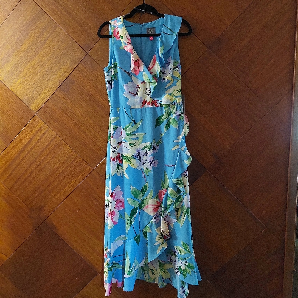Vince Camuto blue floral faux wrap ruffle dress. Size 8 - Picture 4 of 12